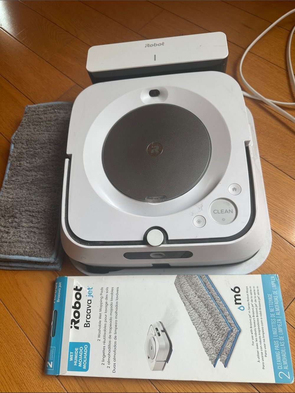 iRobot Braava jet m6 White Robot Mop with Cleaning Pad